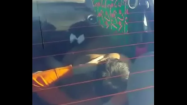 Hotte Couple caught doing 69 in car seje videoer