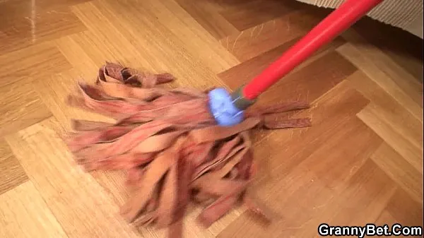 Žhavá Cleaning mature woman rides his hard meat skvělá videa
