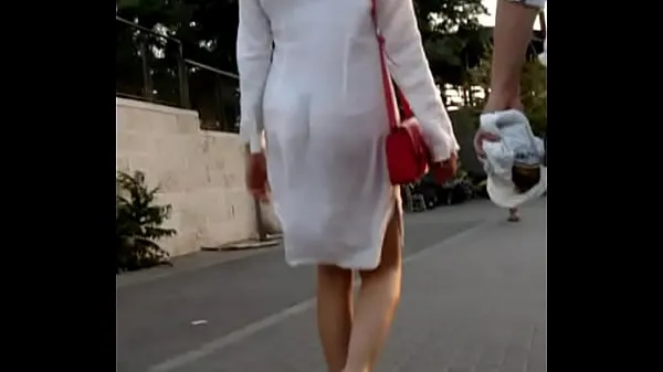 Горячие Женщина в почти прозрачном платье крутые видео