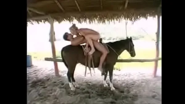 گرم on the horse ٹھنڈے ویڈیوز