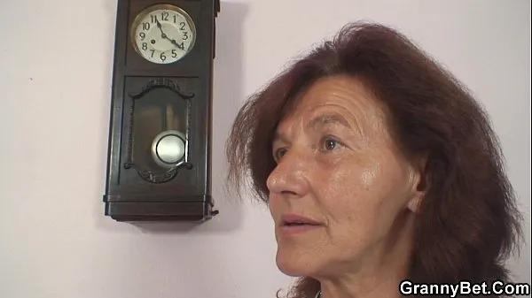 He bangs sewing 70 years old granny Video thú vị hấp dẫn