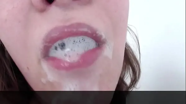 뜨겁BBW Blows HUGE Spit Bubbles Deepthroat Dildo 멋진 동영상