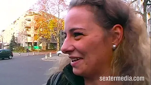 Vroči Women on Germany's streets kul videoposnetki