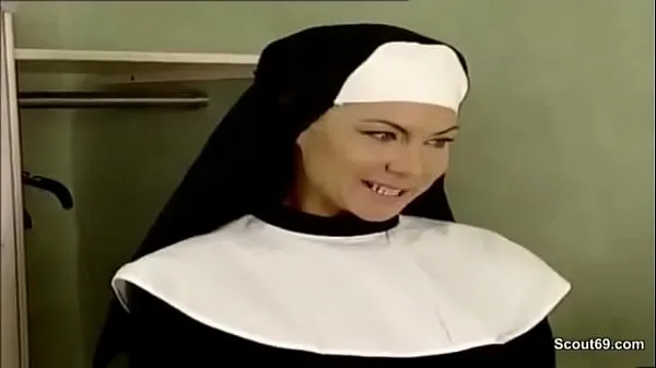 Populaire Prister fucks convent student in the ass coole video's