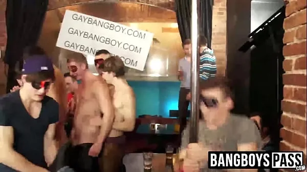 热Horny guys have a massive gangbang party having nasty fun酷视频