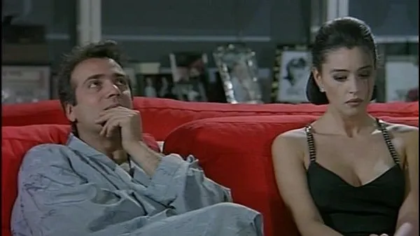 Populaire Monica Belluci (Italian actress) in La riffa (1991 coole video's