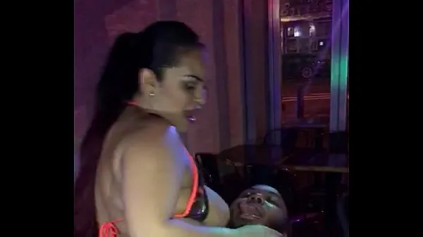 Sıcak Fat woman dancing at the table dance harika Videolar