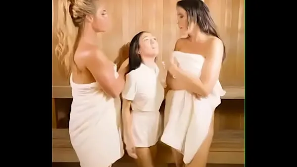 Žhavá shemale threesome skvělá videa