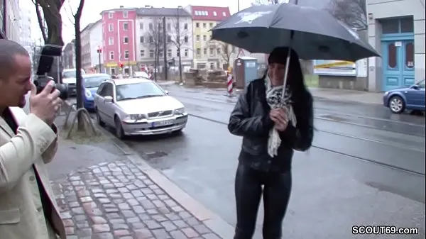 Kuumia Teeny is approached on the street and fucked for money siistejä videoita