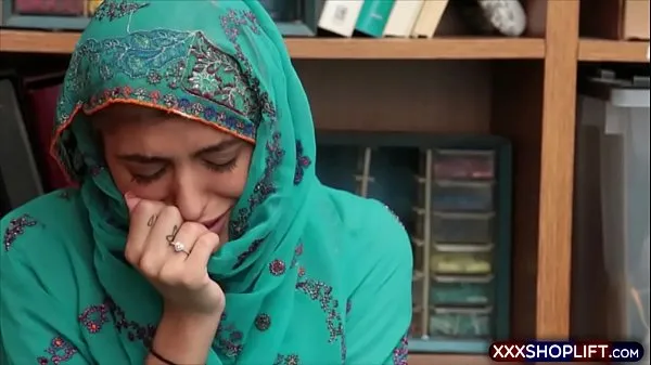 Cute shoplifter chick in a hijab got fucked roughly Video thú vị hấp dẫn