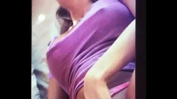 뜨겁What is her name?!!!! Sexy milf with purple panties please tell me her name 멋진 동영상