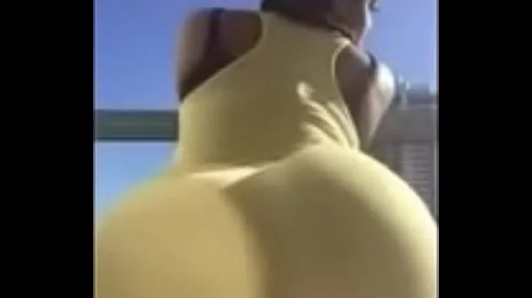 Vídeos quentes Booty clap and Twerk in yellow dress low legais