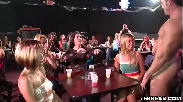 Pretty Faces Get Fucked By The Dancing BearVideo interessanti