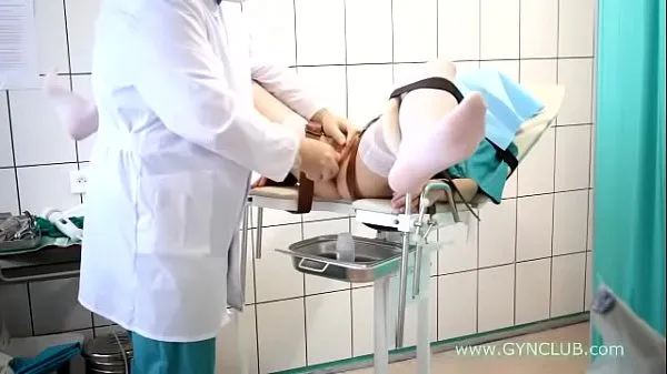 Vroči teen girl on a gynecological chair. full inspection! (34 kul videoposnetki