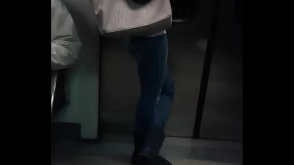 Heiße Ass in train spy cam coole Videos