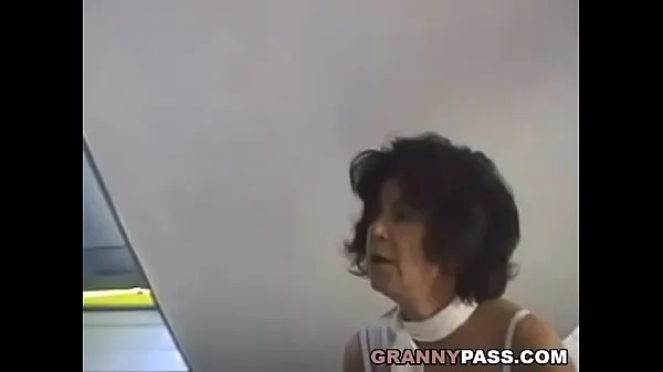 Vroči Hairy Grandma Takes Young Dick kul videoposnetki