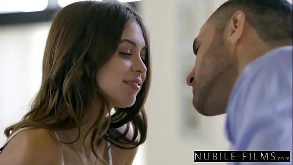 Vroči NubileFilms - Girlfriend Cheats And Squirts On Cock kul videoposnetki