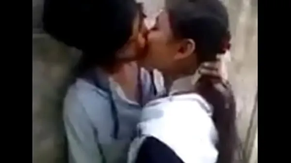 Vroči Hot kissing scene in college kul videoposnetki