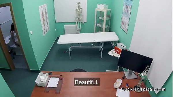 Sıcak Doctor bangs spinner patient in fake hospital harika Videolar