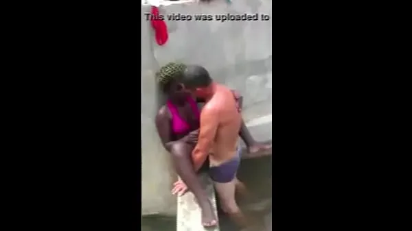 Populaire tourist eating an angolan woman coole video's
