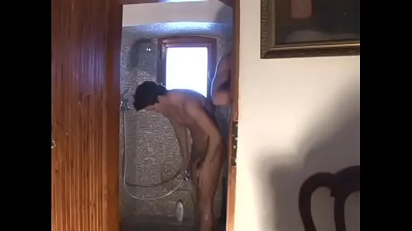 Žhavá friends boys with shower skvělá videa