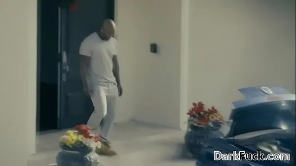 گرم Housewife cheats with her black neighbor - Dana DeArmond ٹھنڈے ویڈیوز