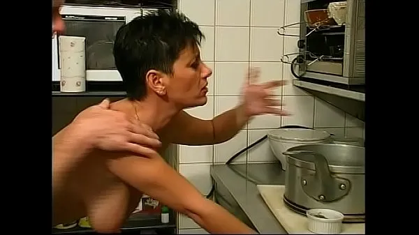 Vroči The wife of the bartender has a nice ass to fuck kul videoposnetki