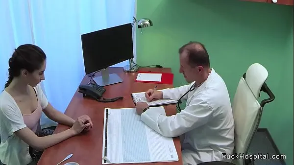 Menő Slim patient fucks on examining bed menő videók