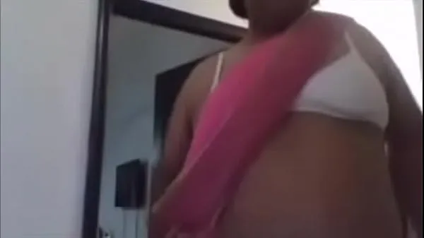 ホットoohhh lala ....太ったニューハーフの売春婦がヌードを踊っているクールなビデオ