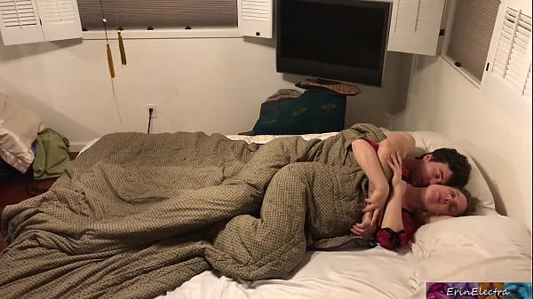 Stepson and stepmom get in bed together and fuck while visiting family - Erin Electra Video sejuk panas