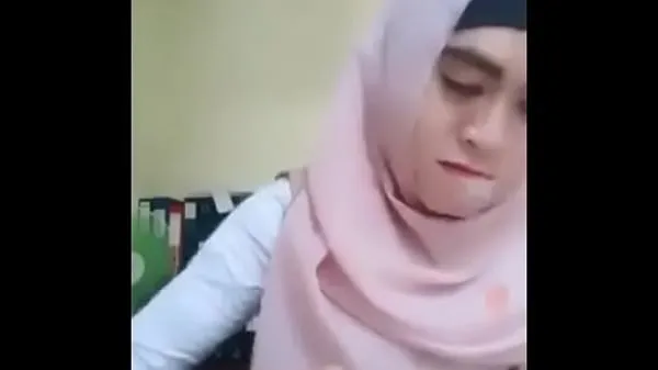 Heta Indonesian girl with hood showing tits coola videor