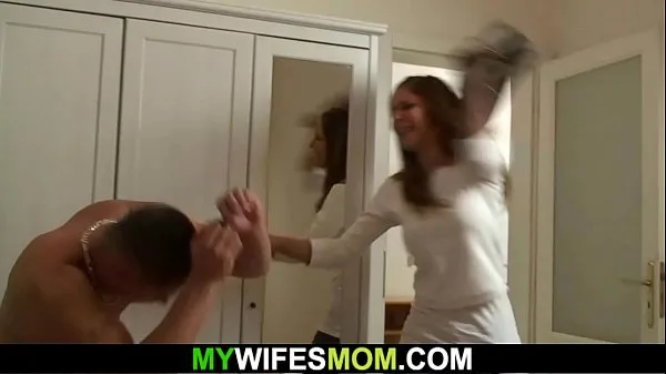 Horúce Son-in-law screws her old hairy pussy skvelé videá