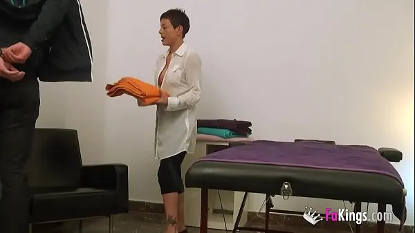 热My name's Lisa, 37yo masseuse, and I will film myself fucking a patient酷视频