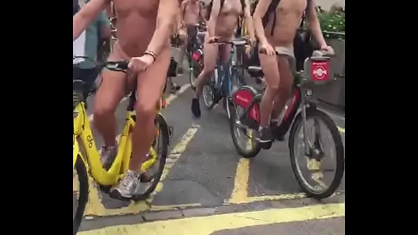 Populaire Rally nude people coole video's