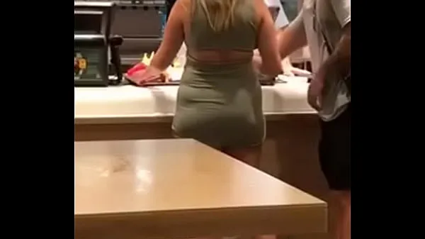Hot FLAGRA - Woman fucking in line at Mc Donalds kule videoer