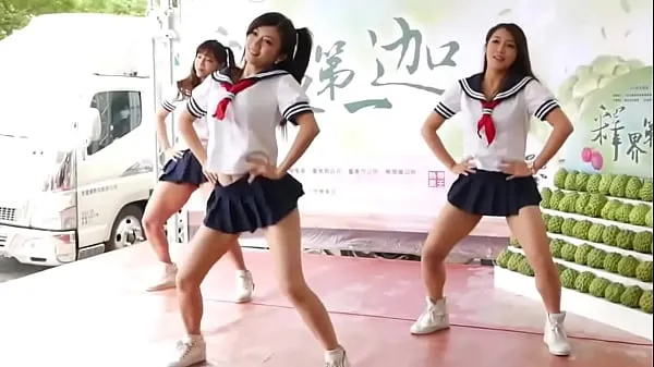 뜨겁The classmate’s skirt was changed too short, and report to the training office after dancing 멋진 동영상