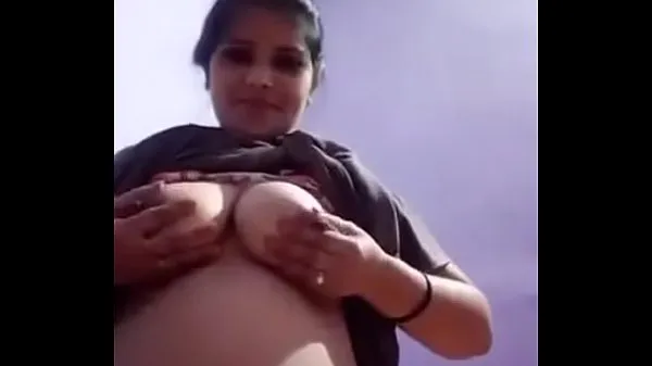 热Desi huge boobs pressing and fingering酷视频