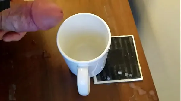 Vroči DickTracySr cum in coffee cup. Cream for coffee kul videoposnetki