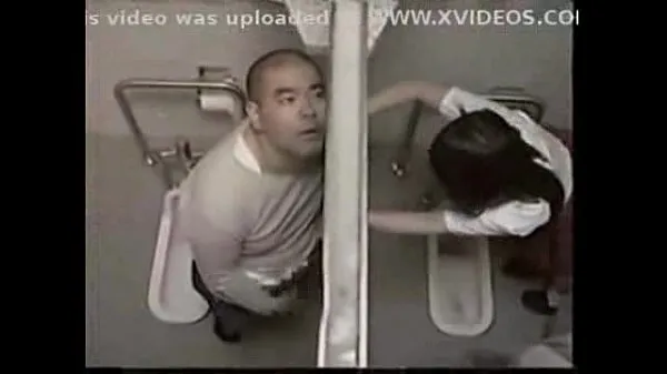 Heiße Lehrer ficken Schüler in der Toilette coole Videos