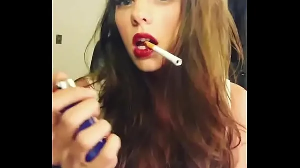 Hot girl with sexy red lips Video sejuk panas