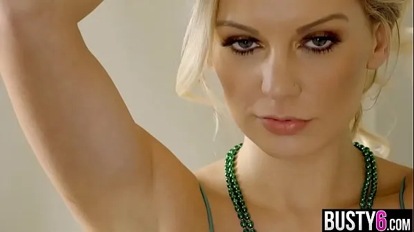 Žhavá Big boobs MILF Kenzie Taylor titty and pussy fucking skvělá videa