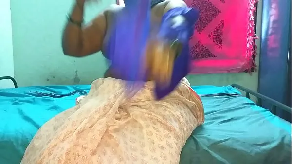 Hotte Slut mom plays with huge tits on cam seje videoer