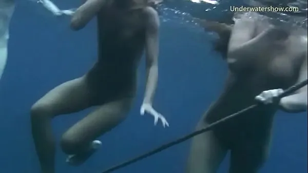 Vroči Girls on Tenerife swimming naked kul videoposnetki