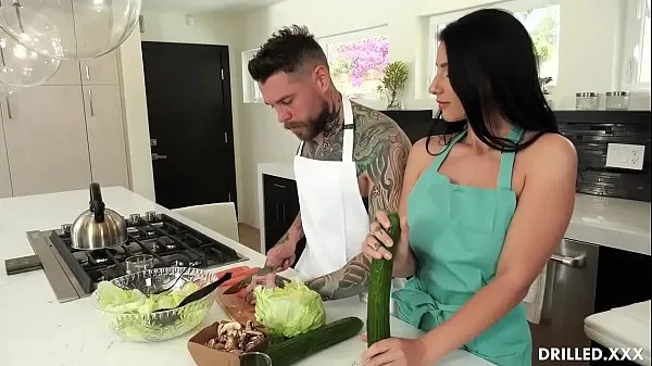 हॉट Nelly Kent was so horny that she made her man stop making a meal so she could get her sexual needs pleased by having her asshole fucked hard बेहतरीन वीडियो