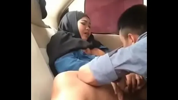Gorące Hijab girl in car with boyfriend fajne filmy