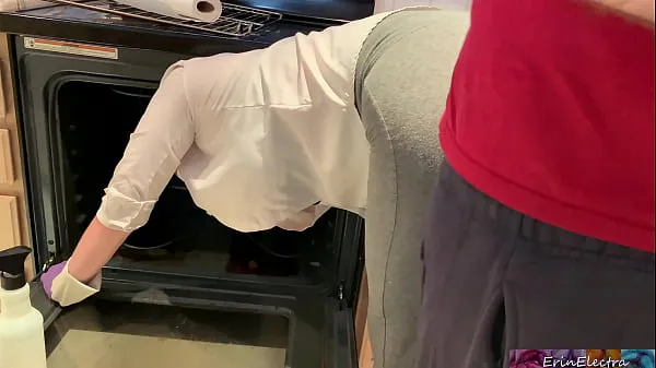Hot Stepmom is horny and stuck in the oven - Erin Electra cool Videos