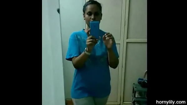 热Indian Girl Changing Her Sports Wear After Gym Homemade酷视频