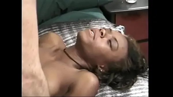Hot Superb ebony model Meka enjoys white cock in her wet deep cunt kule videoer