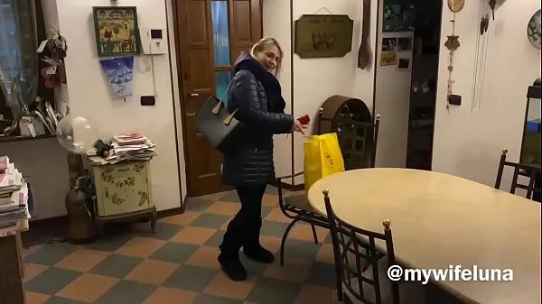 Menő Beautiful busty mom wants cock as soon as she gets home menő videók