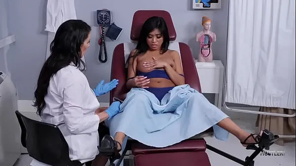 Gorące Lesbian MILF examines Asian patient fajne filmy